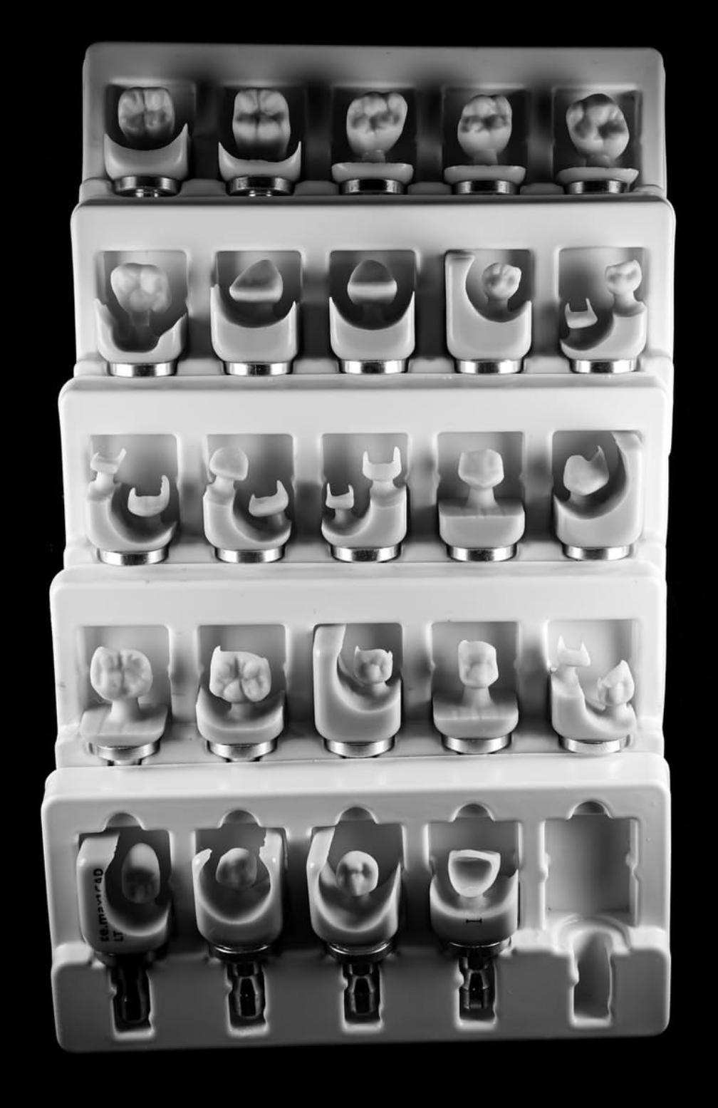 Dental glass-ceramic cutting aesthetic veneer and inlay case